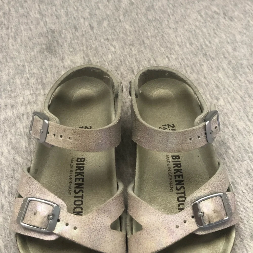 Birkenstock Rio Kids Silver Leather Strappy Buckle Sandals Size: EUR 25 = US 7